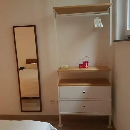 Bei Alex إيتينهايم